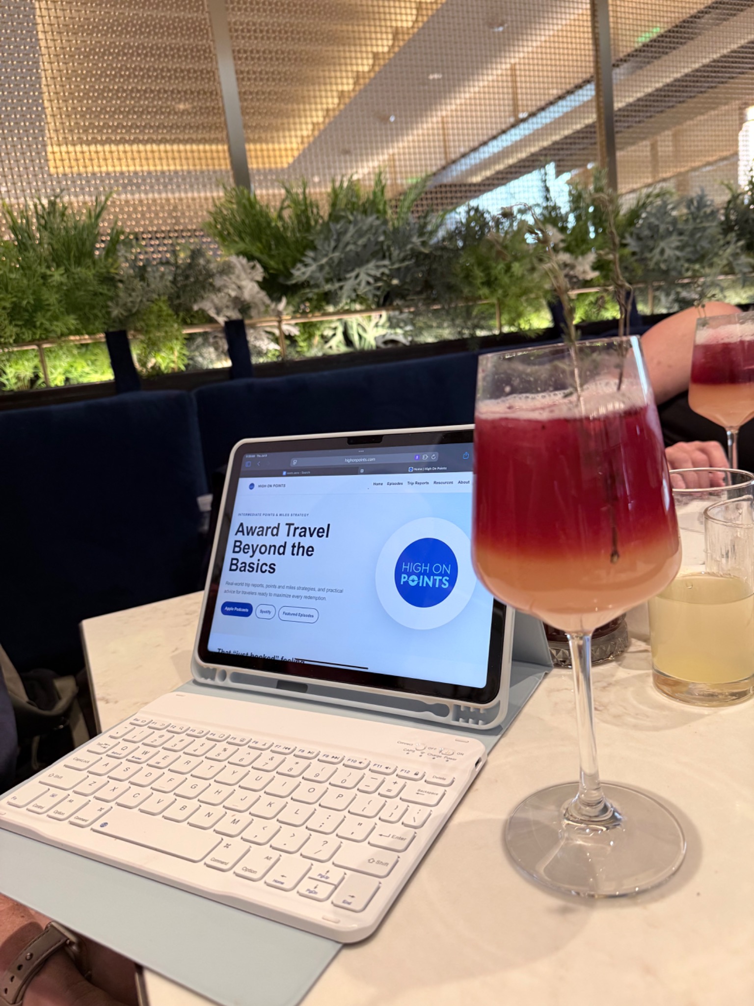 High On Points website on an iPad with cocktails at the Chase Sapphire Lounge in Las Vegas