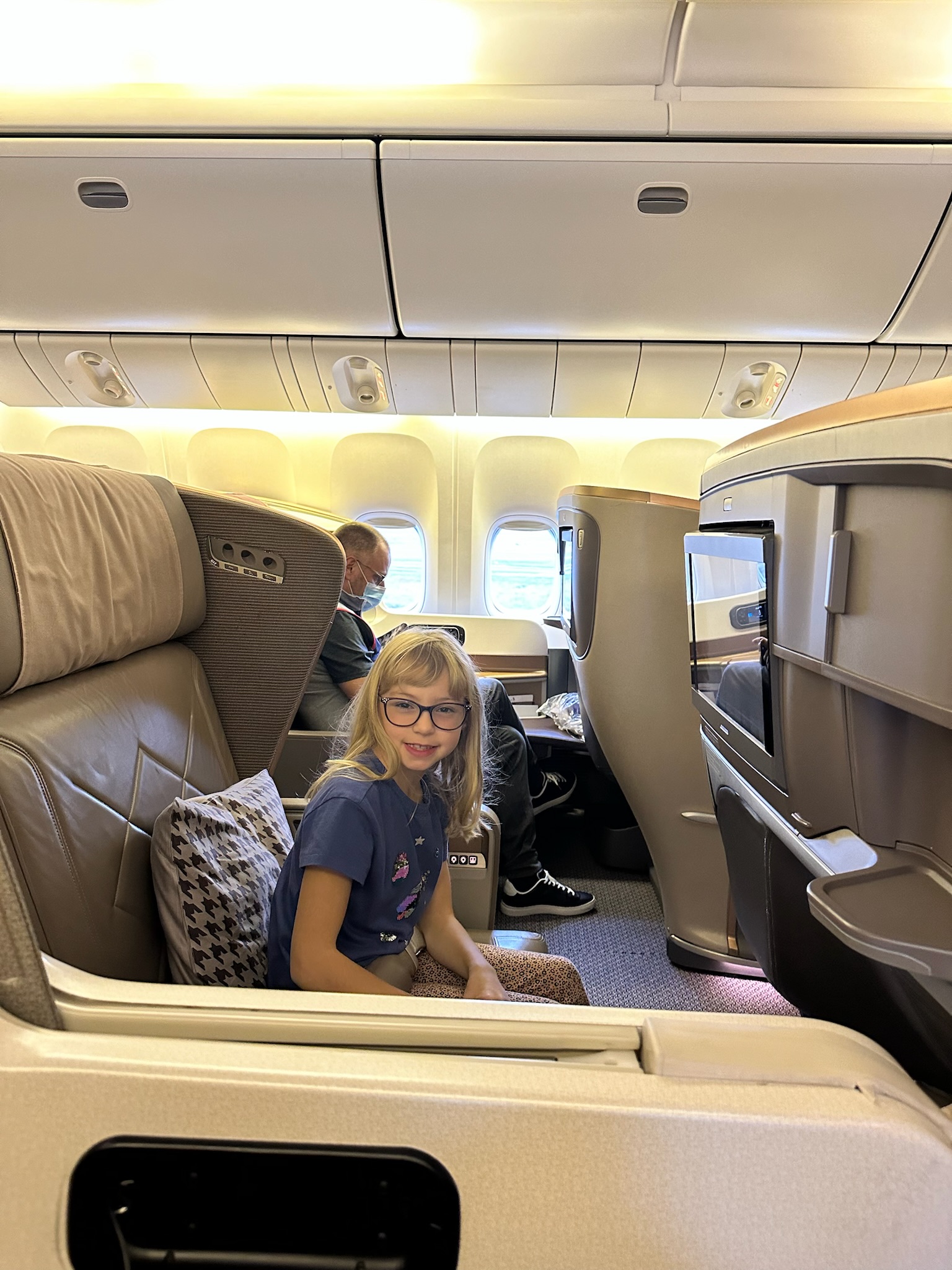 Child enjoying Singapore Airlines Business Class from Europe to New York booked with points